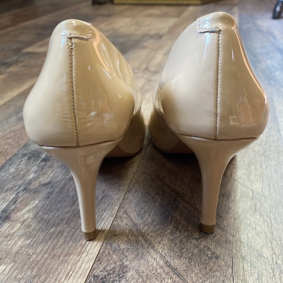 Vince Camuto Tan Leather Heels - Picture 3 of 10